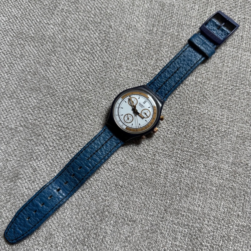 Swatch ‘Vintage’ Chronograph Watch - Picture 3 of 5